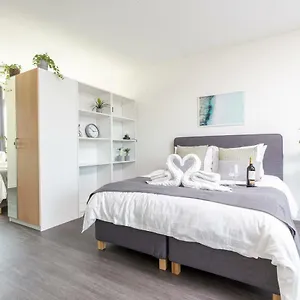 https://city-center-penthouse-w-balcony-delft-20f.zandvoort-hotels.com