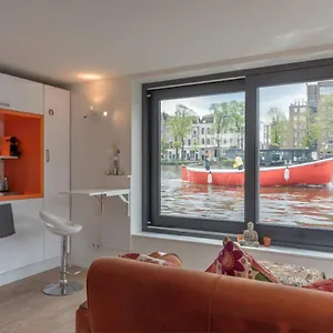 https://houseboat-ark-van-amstel.amsterdamhotelsnl.com